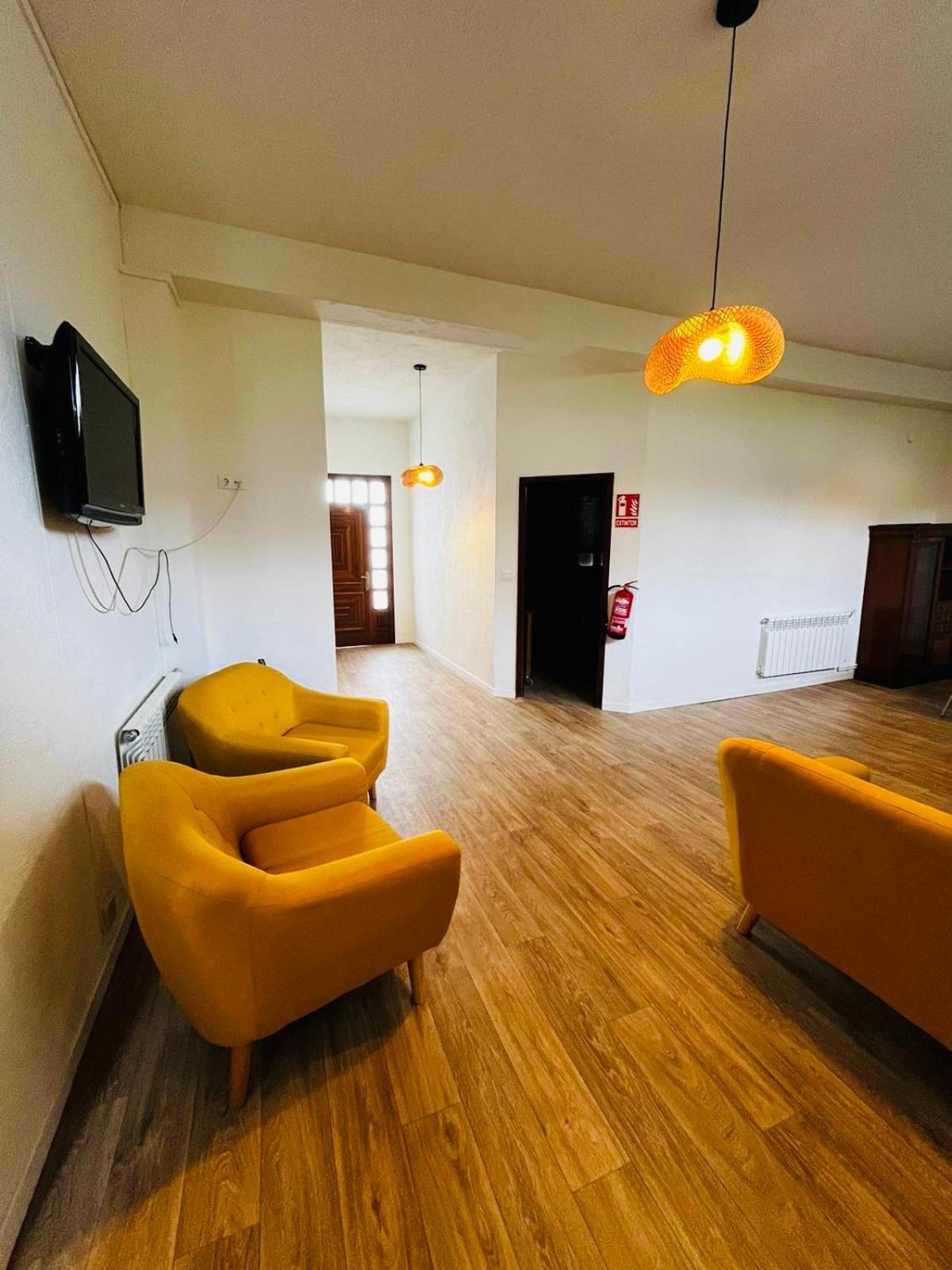 Casa Grande Do Costureiro-Para Grupos En Portomarin Con Terraza Y Vistas エクステリア 写真